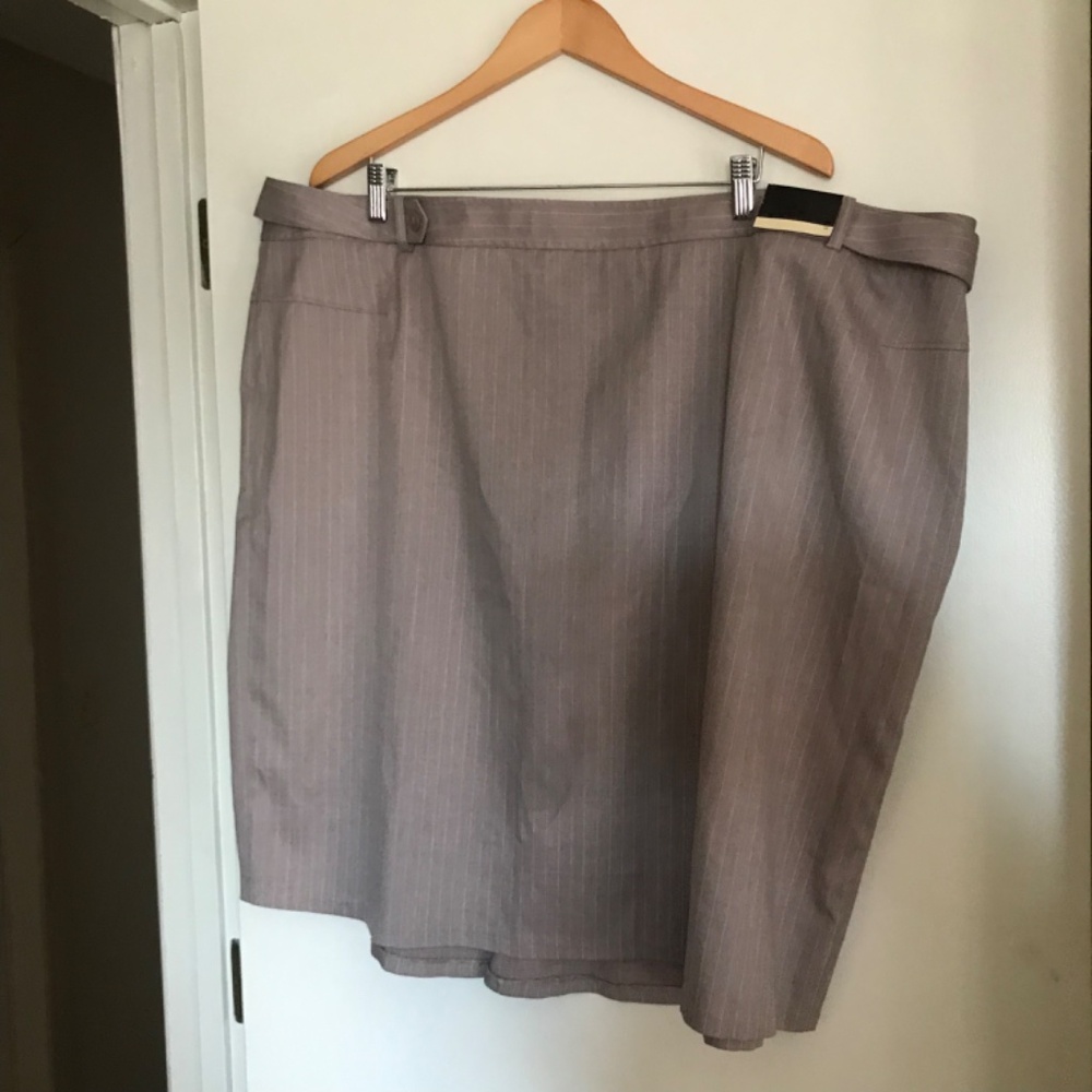 Lane Bryant Skirt midi Flare Aline pin Stripes Plus size 28 Beige pinstripes Tan